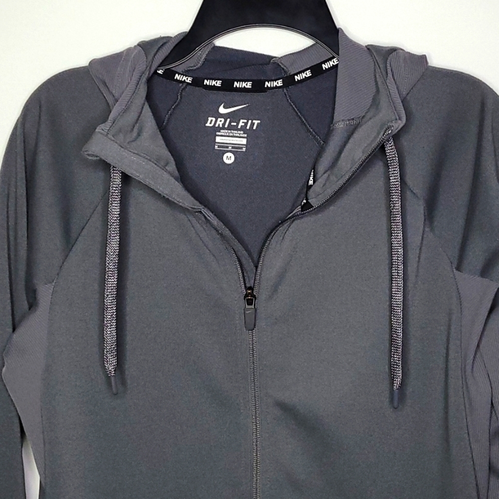 NIKE ▪︎ DRI-FIT FULL-ZIP HOODED SWEATSHIRT ▪︎ SIZE M